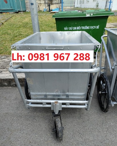 Xe đẩy rác bằng tôn 500 lít.jpg